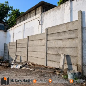Dinding Beton Pracetak di Area Konstruksi