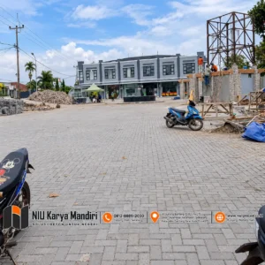 Halaman Parkir Nurul Fikri Boarding School
