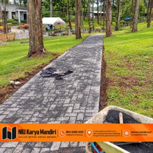 Pemasangan Paving Block, Ciwidey Jungle Camp Jalur paving block tebal 6 cm di kawasan Ciwidey Jungle Camp