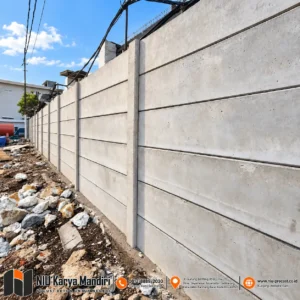 Pagar Panel Beton di Area Konstruksi