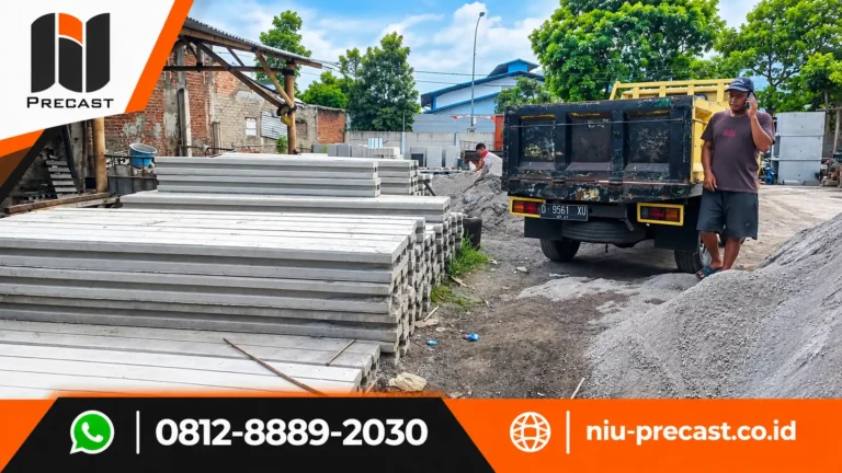 Persiapan pengiriman pagar panel beton precast NIU Precast menggunakan truk untuk melayani kebutuhan proyek